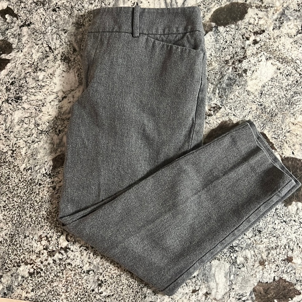 A New Day Women’s size 8 grey tapered knit pants, good condition.